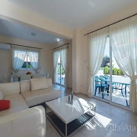 Natalia Villa Coral Bay