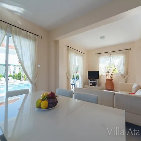 Natalia Villa Coral Bay