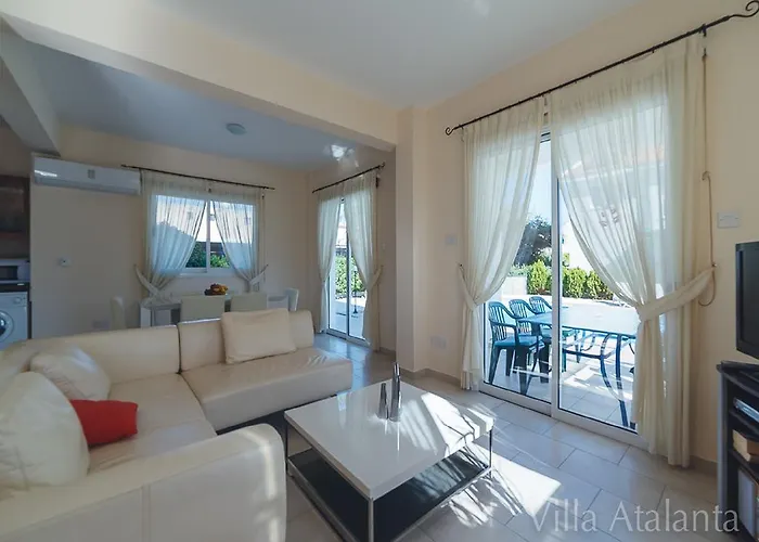 Natalia Villa Coral Bay