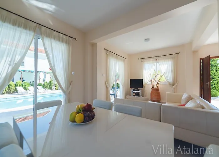 Natalia Vila Coral Bay